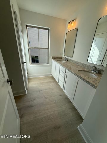 1820 Bennett Village Drive, Maryville, TN 37804