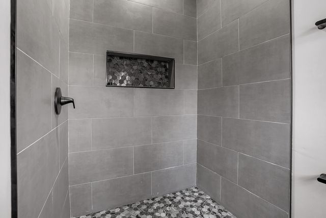 1952 Hayes Leonard Road, Valparaiso, IN 46385