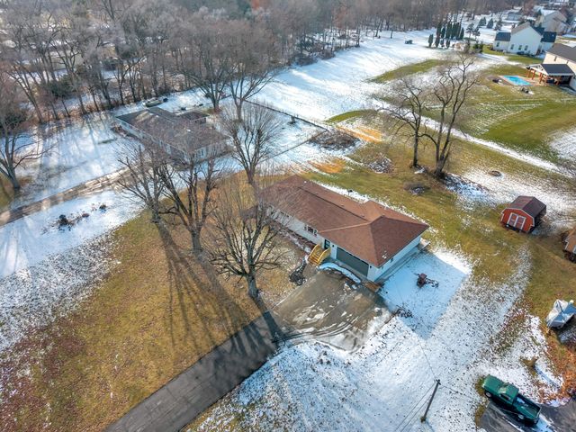 1952 Hayes Leonard Road, Valparaiso, IN 46385