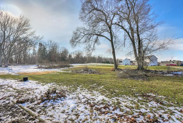 1952 Hayes Leonard Road, Valparaiso, IN 46385