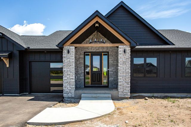 249 Saddle Ridge Lane, Troy Twp, WI 54022