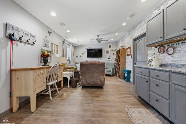 7134 Sandrea, Ladoga, IN 47954