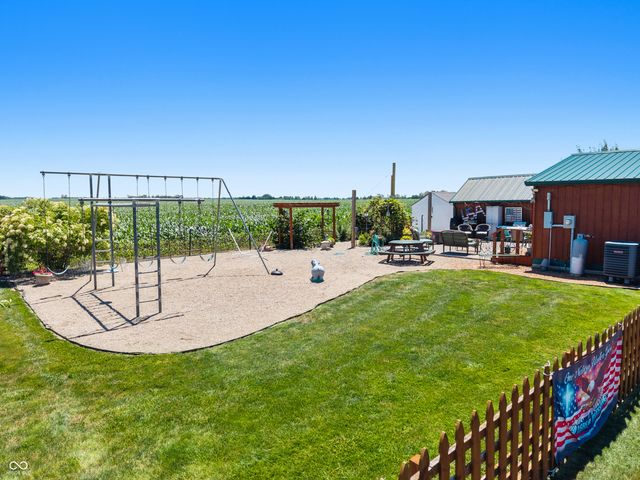 7134 Sandrea, Ladoga, IN 47954
