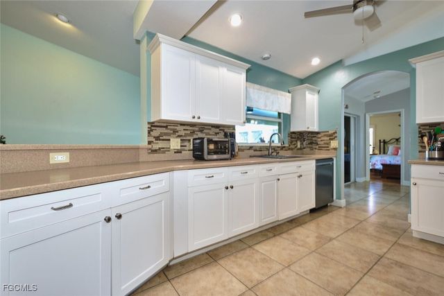 401 SE 23rd TER, Cape Coral, FL 33990