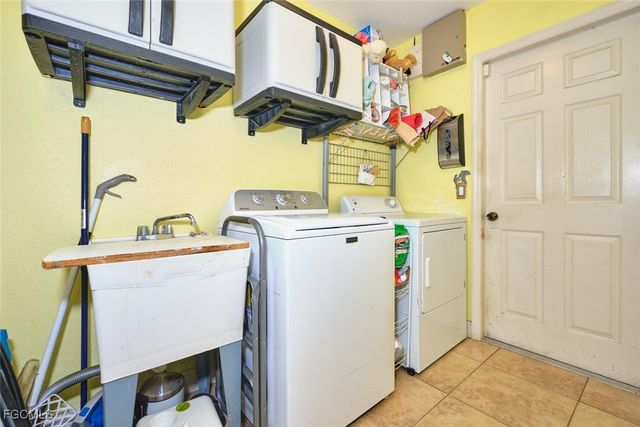 401 SE 23rd TER, Cape Coral, FL 33990