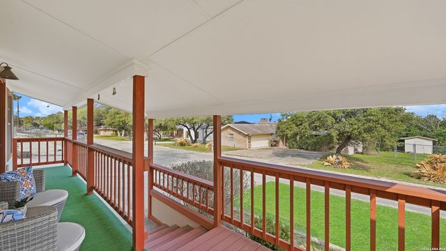 113 Creekview Dr, Canyon Lake, TX 78133