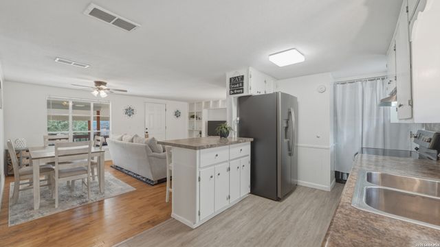 113 Creekview Dr, Canyon Lake, TX 78133