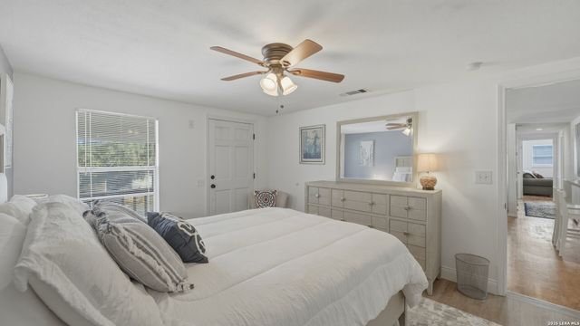 113 Creekview Dr, Canyon Lake, TX 78133