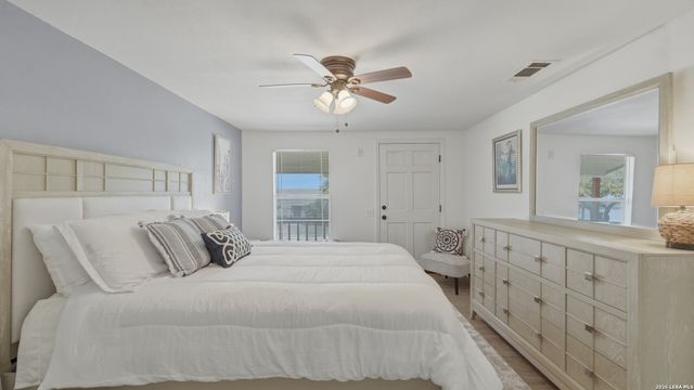 113 Creekview Dr, Canyon Lake, TX 78133