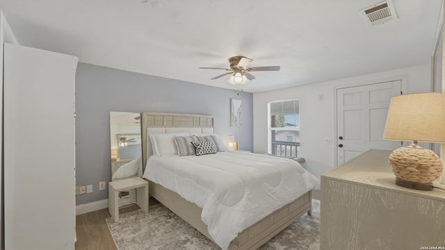 113 Creekview Dr, Canyon Lake, TX 78133