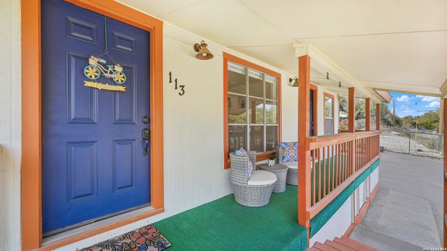 113 Creekview Dr, Canyon Lake, TX 78133