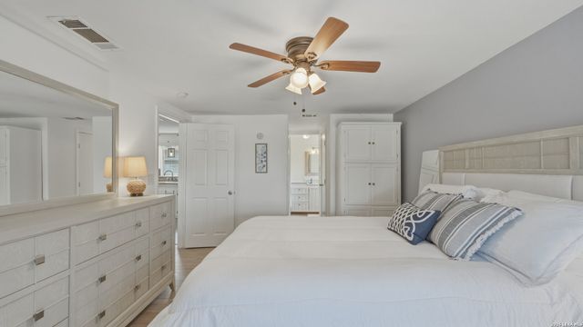 113 Creekview Dr, Canyon Lake, TX 78133