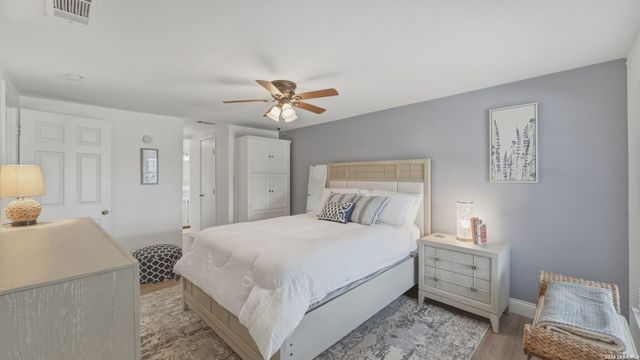 113 Creekview Dr, Canyon Lake, TX 78133