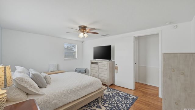 113 Creekview Dr, Canyon Lake, TX 78133