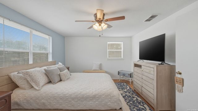 113 Creekview Dr, Canyon Lake, TX 78133