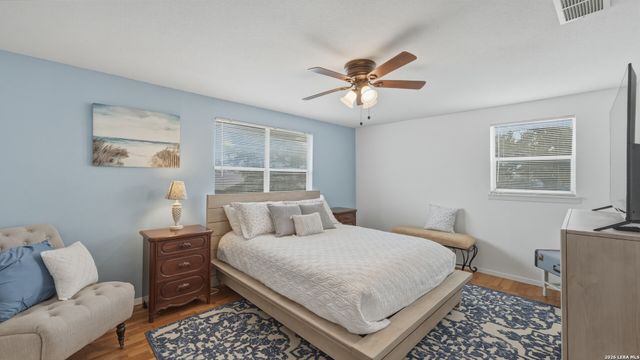 113 Creekview Dr, Canyon Lake, TX 78133