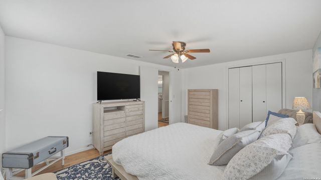 113 Creekview Dr, Canyon Lake, TX 78133