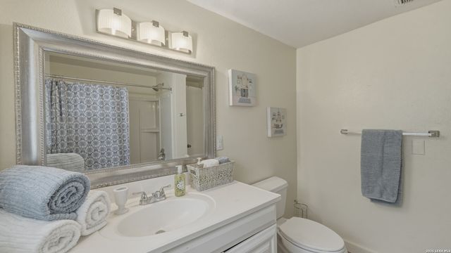 113 Creekview Dr, Canyon Lake, TX 78133