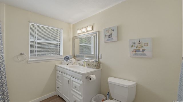 113 Creekview Dr, Canyon Lake, TX 78133