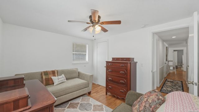 113 Creekview Dr, Canyon Lake, TX 78133