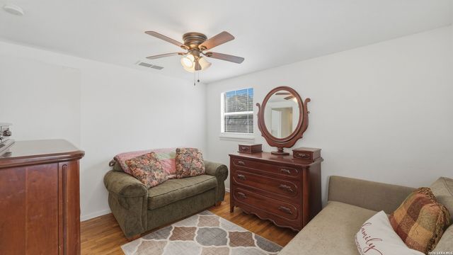 113 Creekview Dr, Canyon Lake, TX 78133