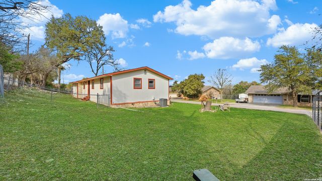 113 Creekview Dr, Canyon Lake, TX 78133