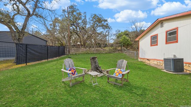 113 Creekview Dr, Canyon Lake, TX 78133