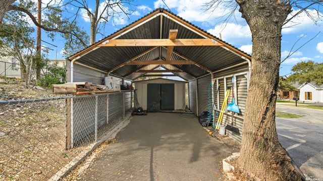 113 Creekview Dr, Canyon Lake, TX 78133