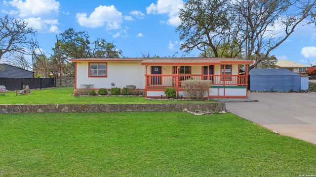 113 Creekview Dr, Canyon Lake, TX 78133