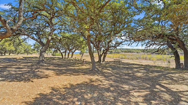 113 Creekview Dr, Canyon Lake, TX 78133