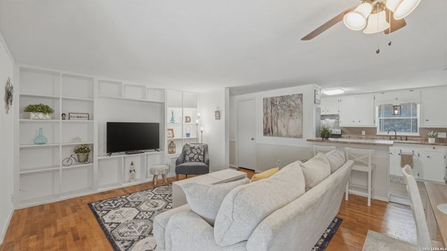 113 Creekview Dr, Canyon Lake, TX 78133