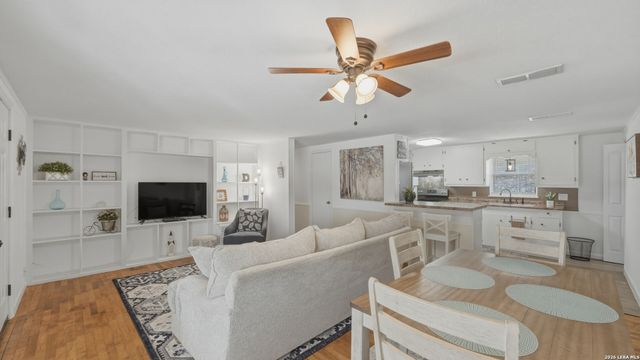 113 Creekview Dr, Canyon Lake, TX 78133