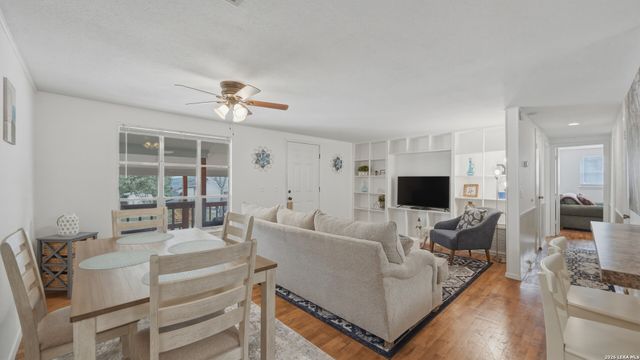 113 Creekview Dr, Canyon Lake, TX 78133