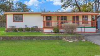 113 Creekview Dr, Canyon Lake, TX 78133