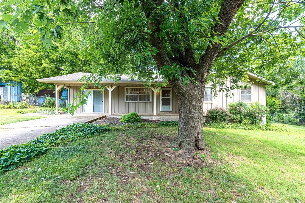 211 Kennan Street, Prairie Grove, AR 72753