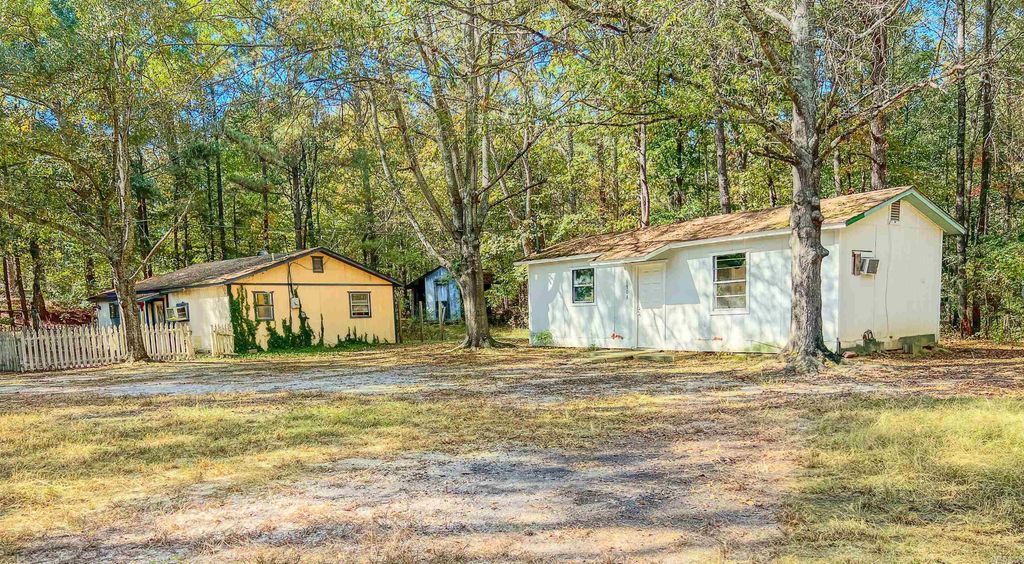 8903 & 8905 Fairplay Road, Benton, AR 72019