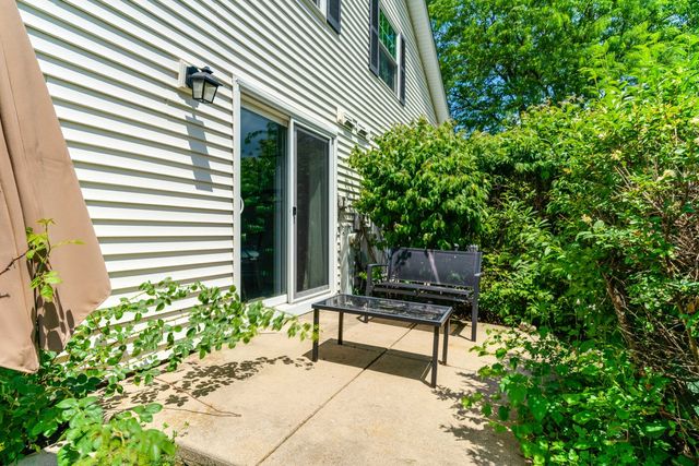 221 Ivy Court, Streamwood, IL 60107