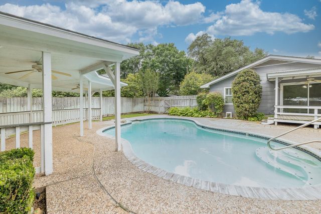 104 N Fair ST, Gonzales, TX 78629