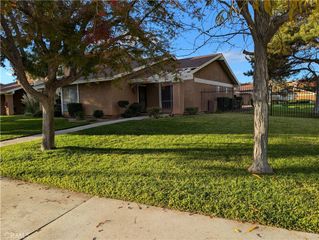 2851 W Avenue J4, Lancaster, CA 93536