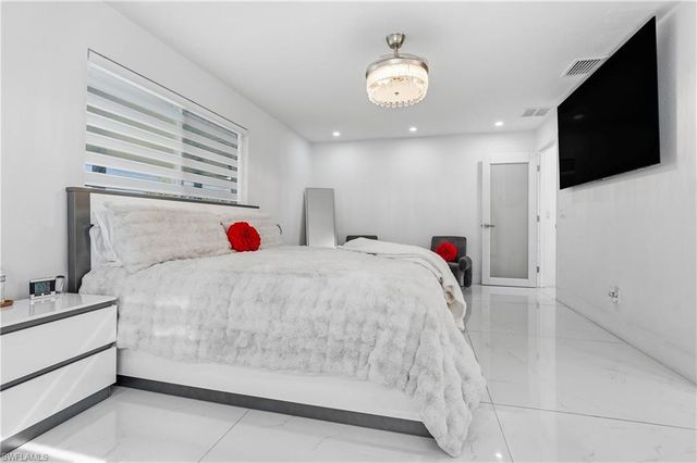 713 SE 43rd ST, Cape Coral, FL 33904