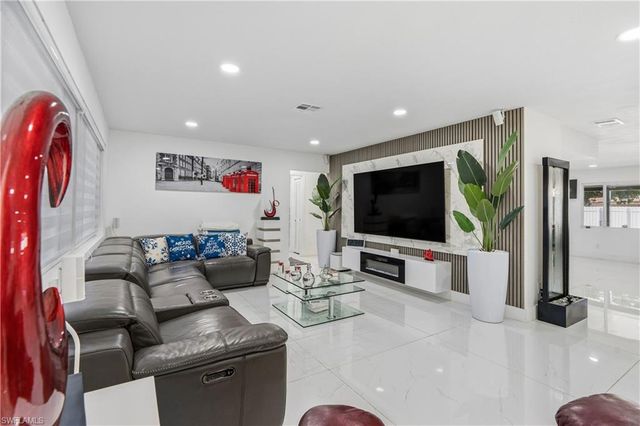 713 SE 43rd ST, Cape Coral, FL 33904