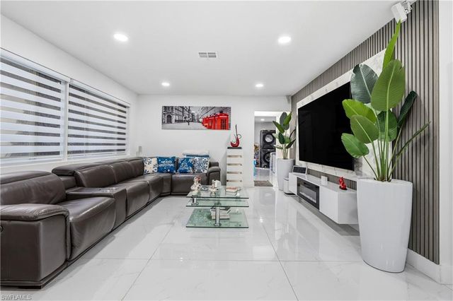 713 SE 43rd ST, Cape Coral, FL 33904