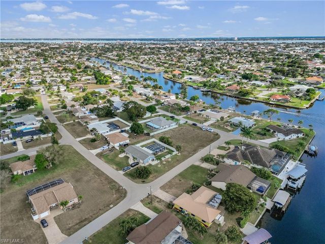 713 SE 43rd ST, Cape Coral, FL 33904