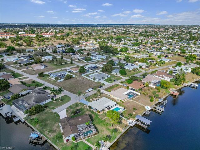 713 SE 43rd ST, Cape Coral, FL 33904