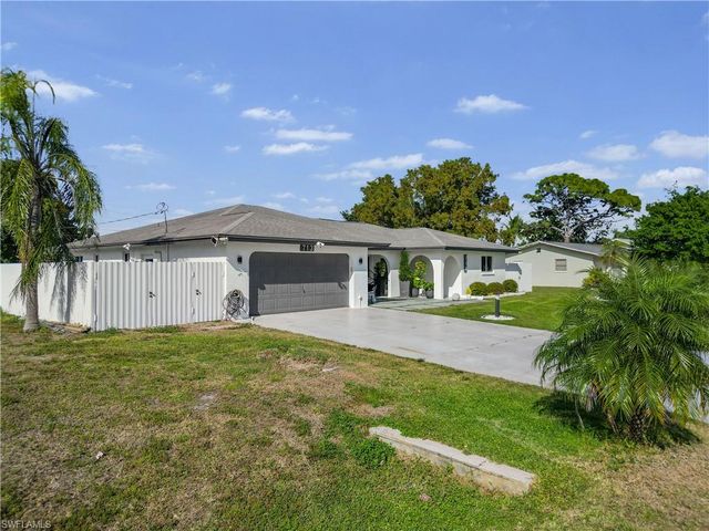 713 SE 43rd ST, Cape Coral, FL 33904
