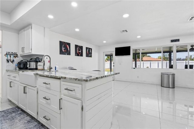 713 SE 43rd ST, Cape Coral, FL 33904