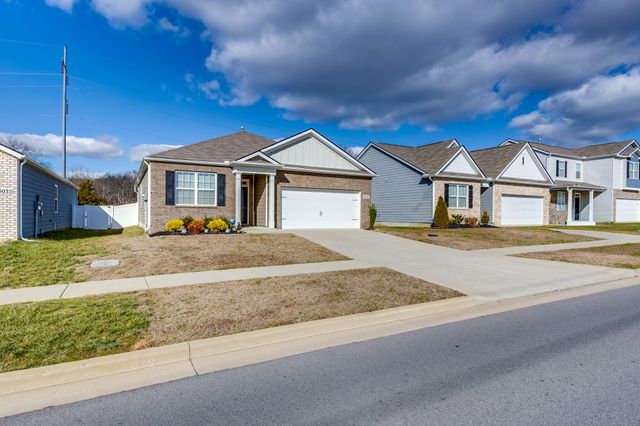 5037 Hunters Village Dr, Lebanon, TN 37087