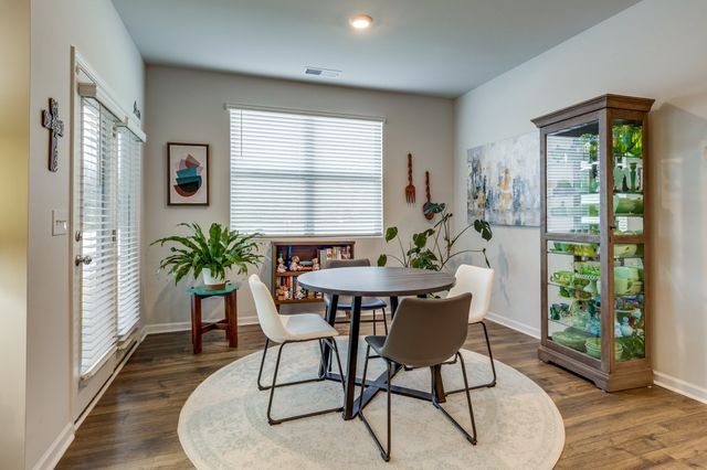 5037 Hunters Village Dr, Lebanon, TN 37087