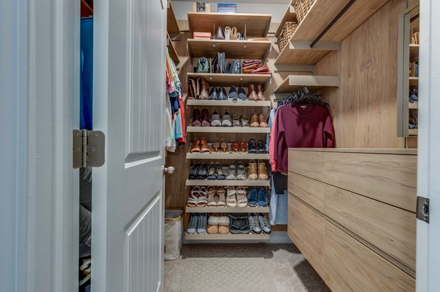 5037 Hunters Village Dr, Lebanon, TN 37087