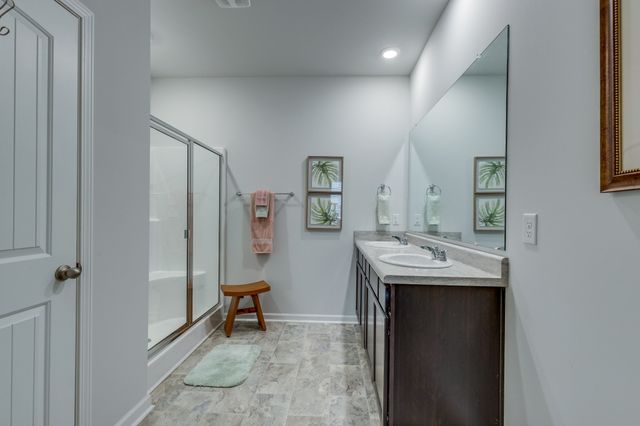 5037 Hunters Village Dr, Lebanon, TN 37087